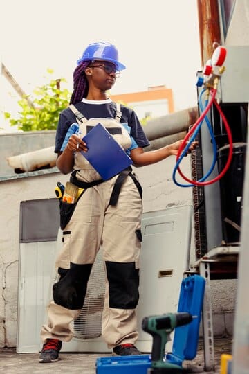 repairman optimizes hvac system efficacy 482257 92499